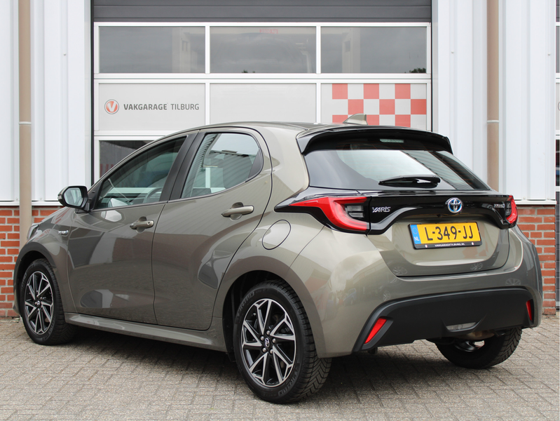 Toyota Yaris 1.5 Hybrid Dynamic /NAVI/16'LM/Keyless/Camera/Lane — photo 2