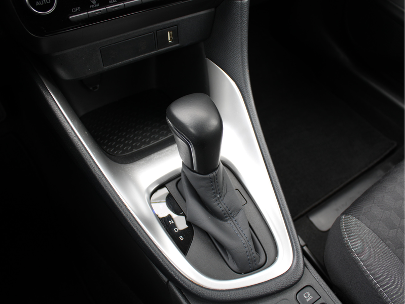 Toyota Yaris 1.5 Hybrid Dynamic /NAVI/16'LM/Keyless/Camera/Lane — photo 16