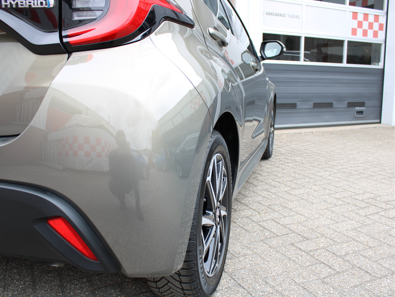 Toyota Yaris 1.5 Hybrid Dynamic /NAVI/16'LM/Keyless/Camera/Lane — photo 37