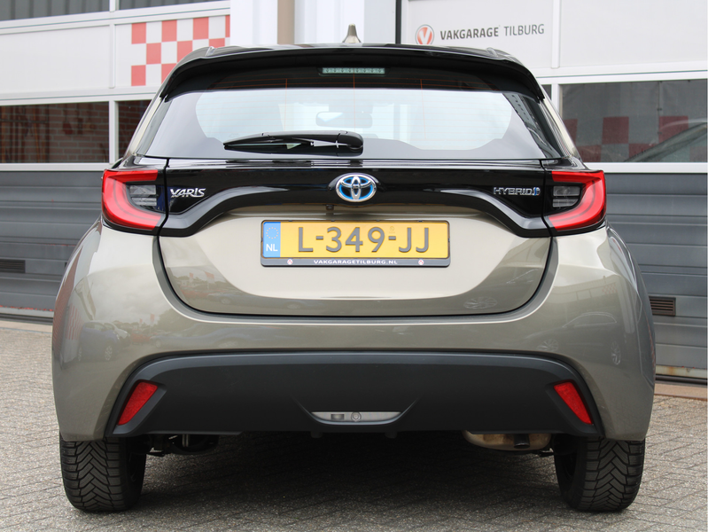 Toyota Yaris 1.5 Hybrid Dynamic /NAVI/16'LM/Keyless/Camera/Lane — photo 34