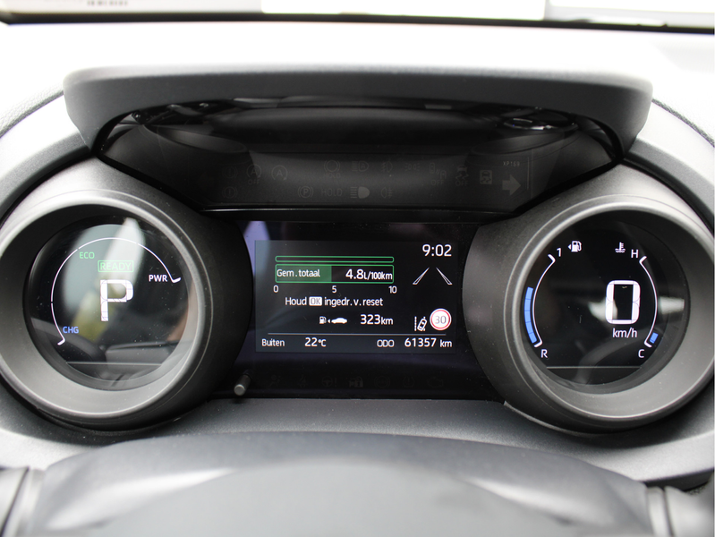 Toyota Yaris 1.5 Hybrid Dynamic /NAVI/16'LM/Keyless/Camera/Lane — photo 8