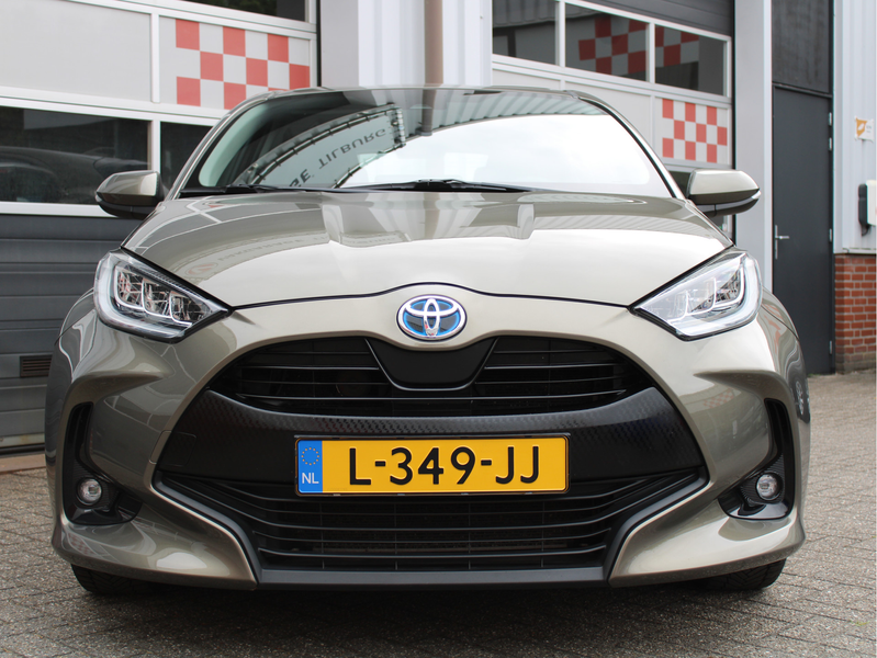 Toyota Yaris 1.5 Hybrid Dynamic /NAVI/16'LM/Keyless/Camera/Lane — photo 32