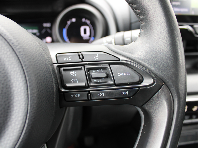 Toyota Yaris 1.5 Hybrid Dynamic /NAVI/16'LM/Keyless/Camera/Lane — photo 9