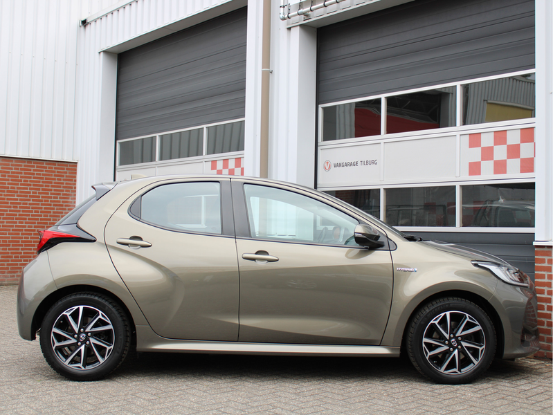 Toyota Yaris 1.5 Hybrid Dynamic /NAVI/16'LM/Keyless/Camera/Lane — photo 35