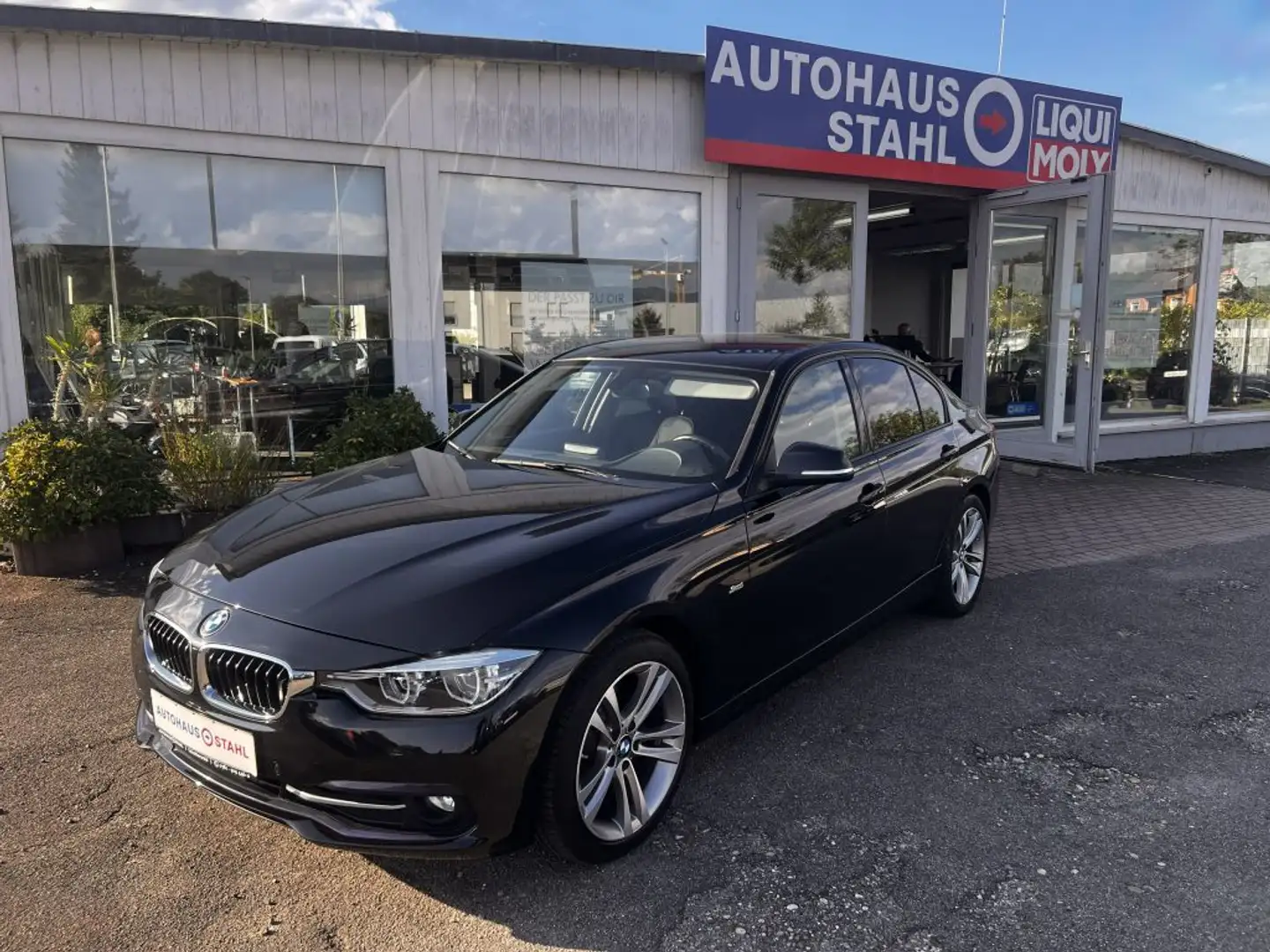 BMW 320 320d Sport Line Schwarz - 1