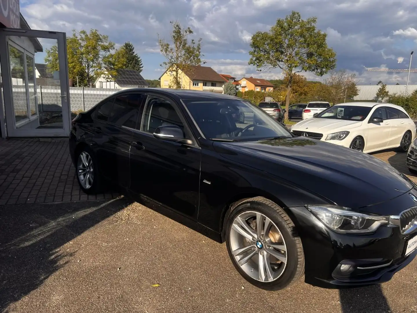 BMW 320 320d Sport Line Schwarz - 2