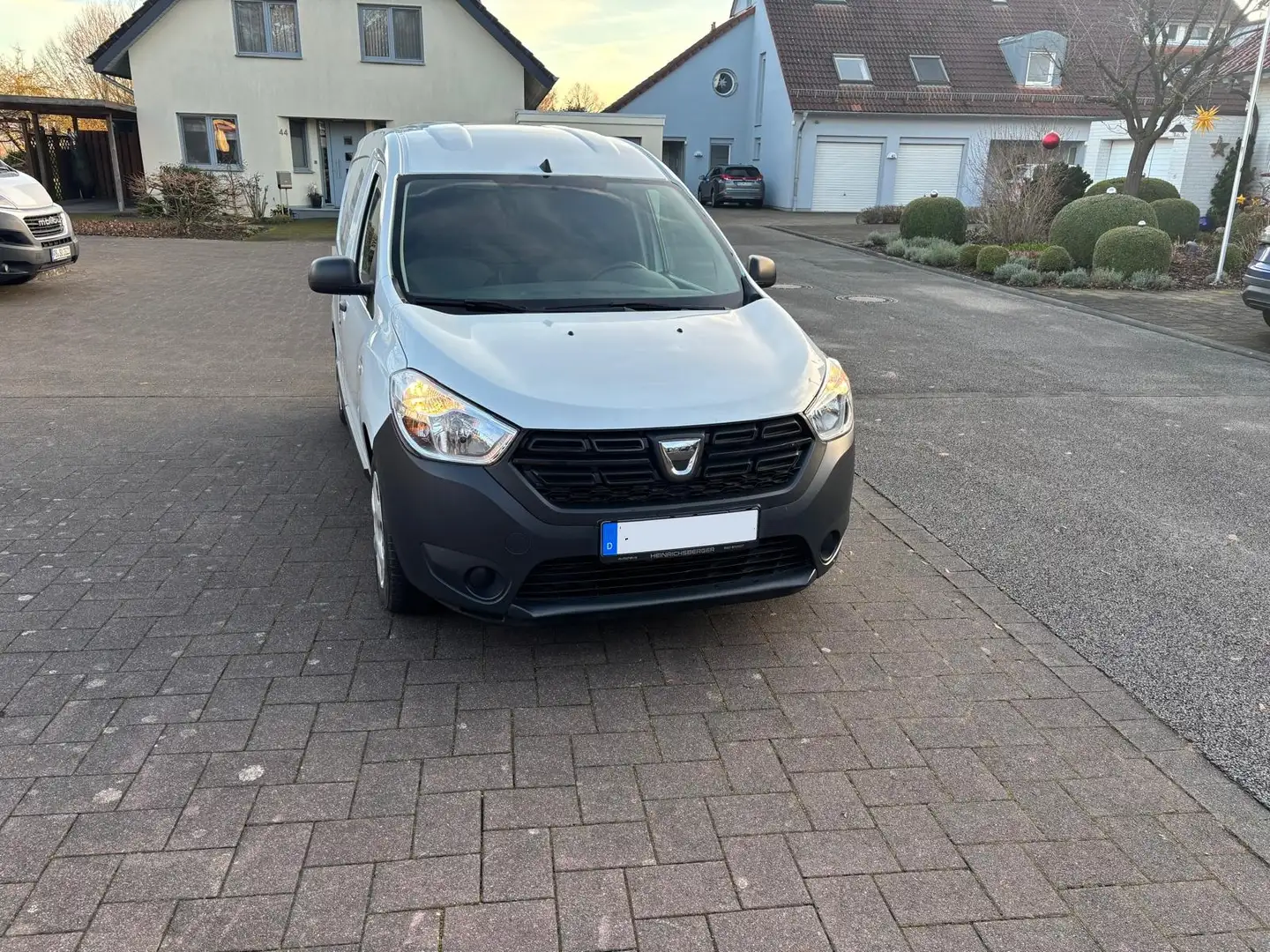 Dacia Dokker Essential 1.5 dCi *Klima*AHK* Weiß - 1