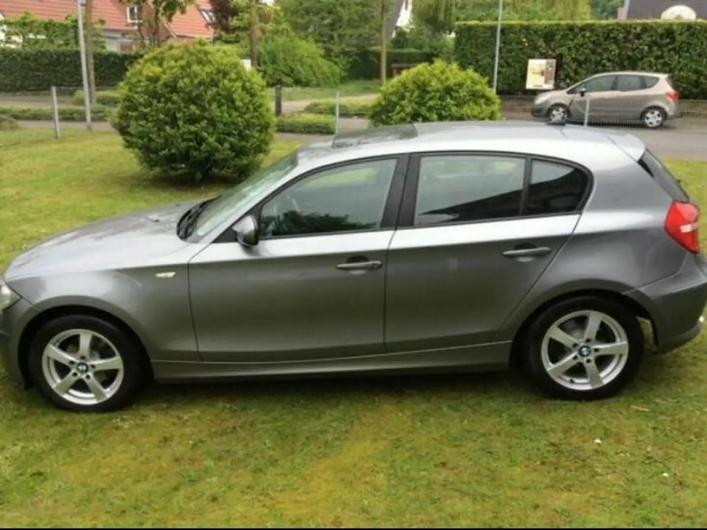 BMW 116 116d DPF Edition Lifestyle Grau - 1