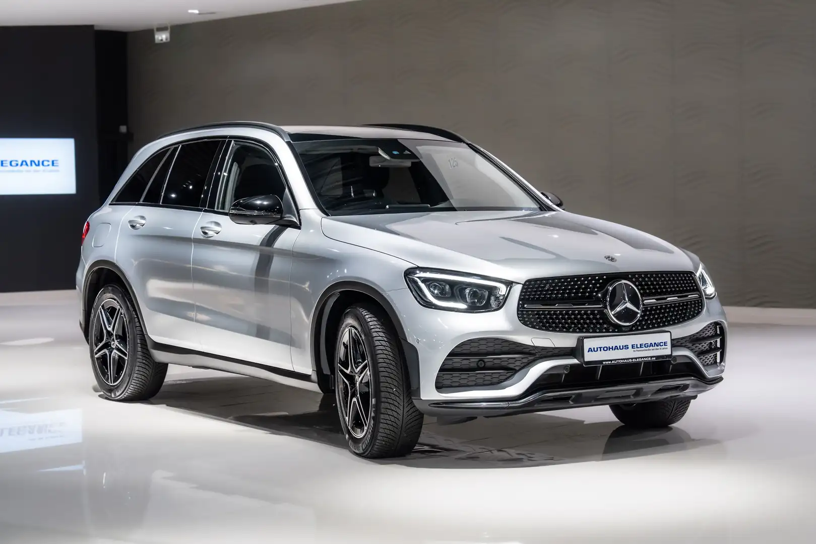 Mercedes-Benz GLC 400 d 4Matic*AMG-LINE*NIGHT-PAKET*PANO*AHK* Gris - 2