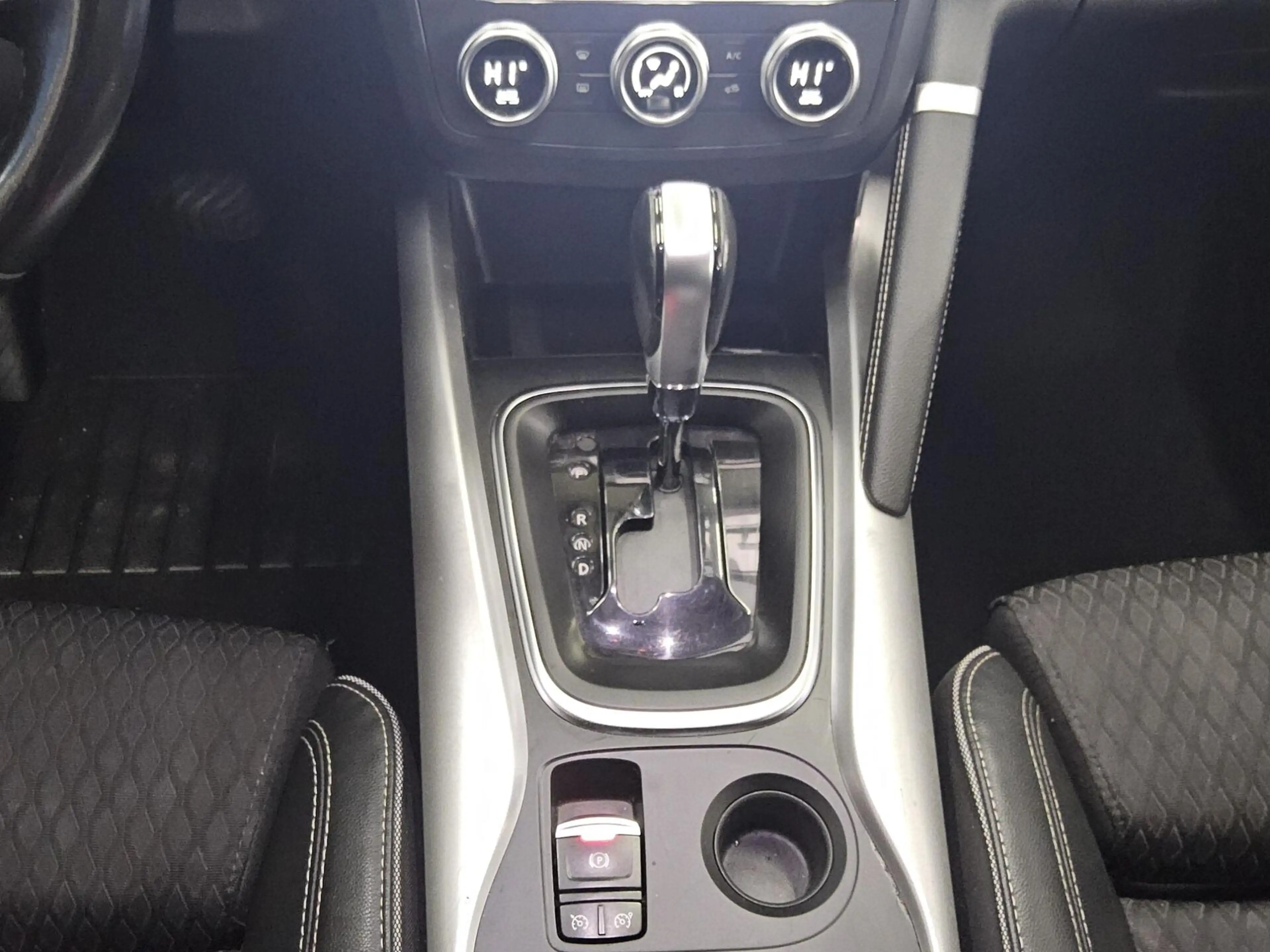 Renault Kadjar KADJAR T-LEDER NAVI SPORTSITZE KLIMAAUT RADIO TEMPO MFL SHZ VC PDC SOUND LED RfK — photo 6