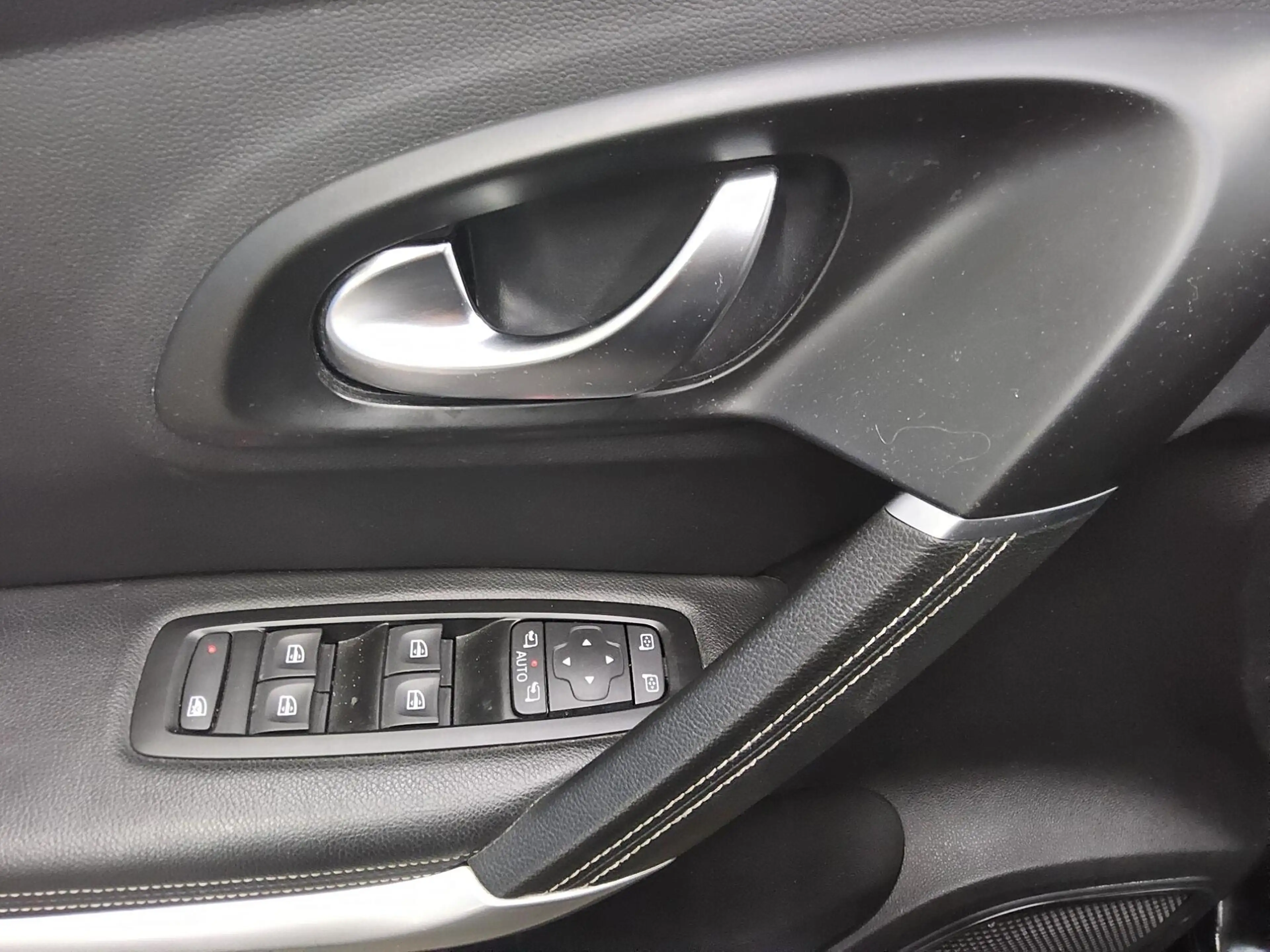 Renault Kadjar KADJAR T-LEDER NAVI SPORTSITZE KLIMAAUT RADIO TEMPO MFL SHZ VC PDC SOUND LED RfK — photo 10