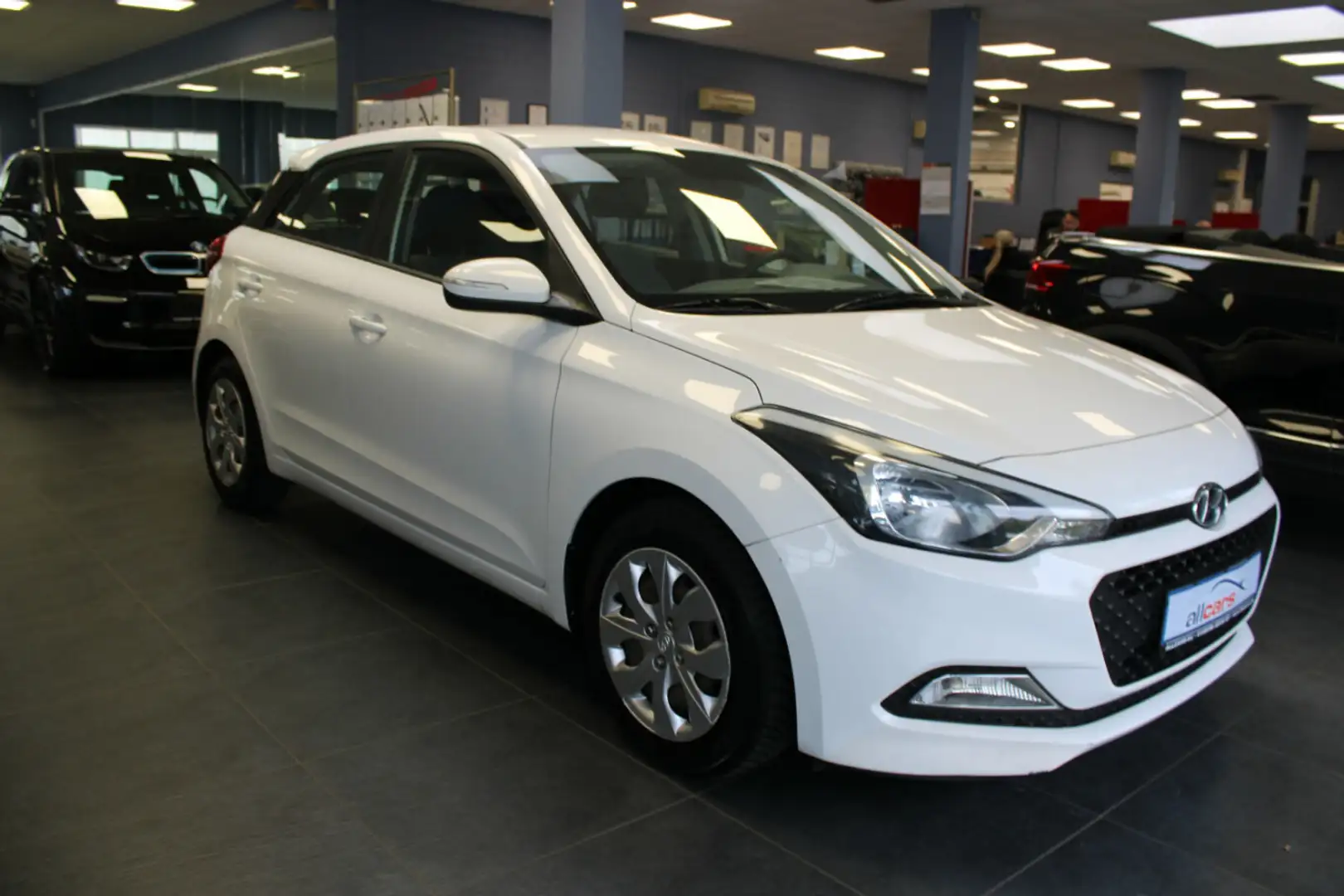 Hyundai i20 1.2 Classic Blanc - 1