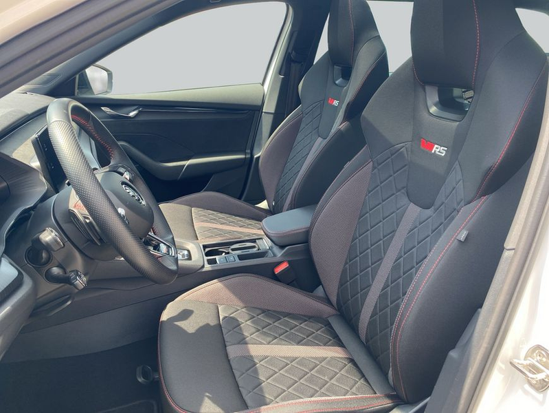 Skoda Octavia Combi 1.4 TSI iV DSG RS — photo 11