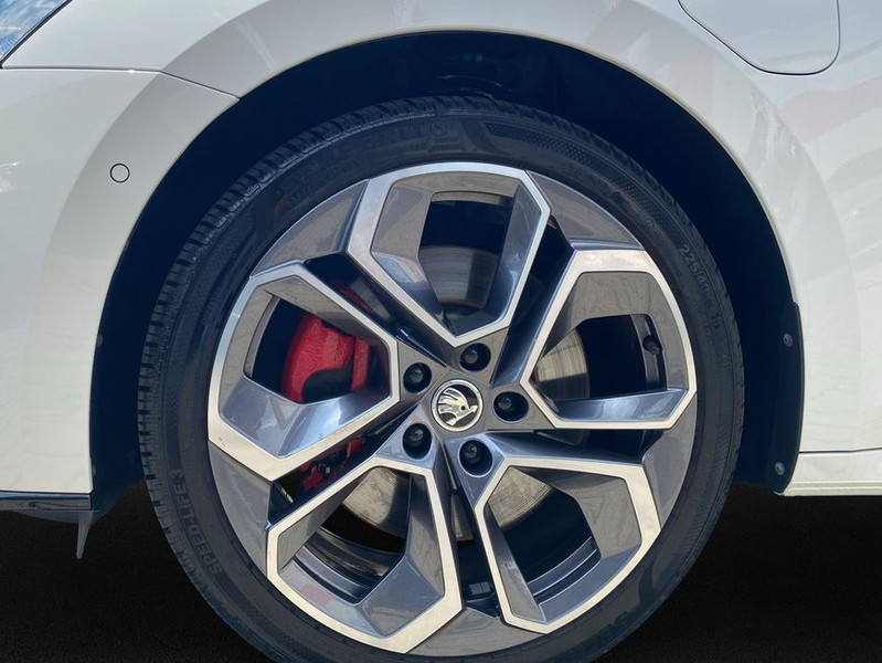 Skoda Octavia Combi 1.4 TSI iV DSG RS — photo 8
