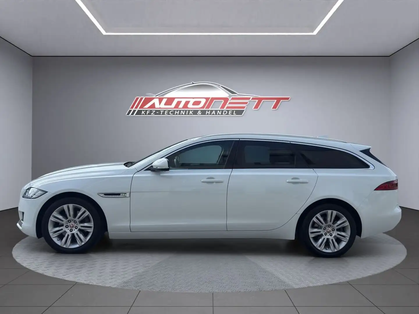 Jaguar XF Sportbrake 20d AWD Prestige Aut. Weiß - 2