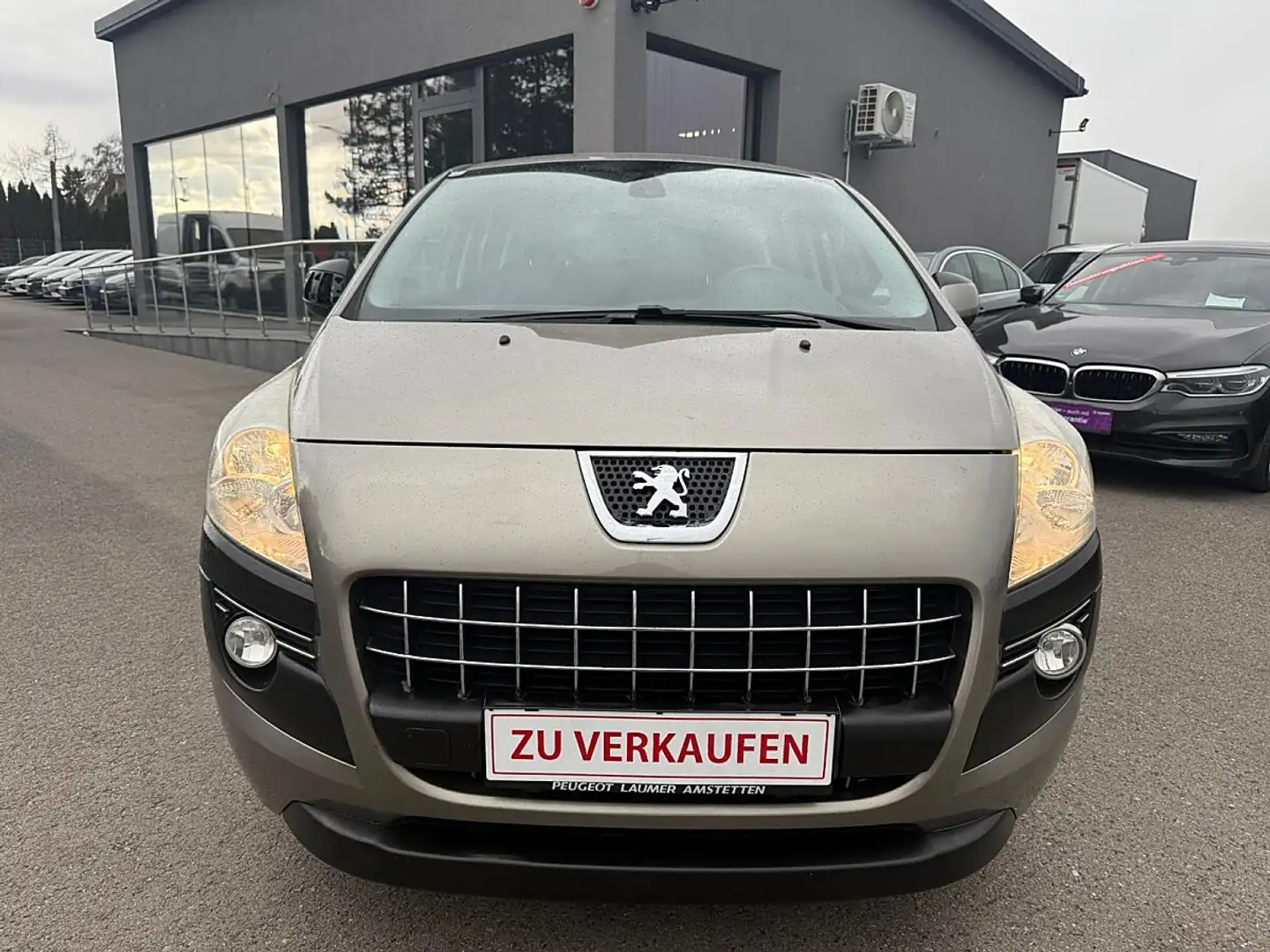 Peugeot 3008 1,6 16V VTi Active Grau - 2