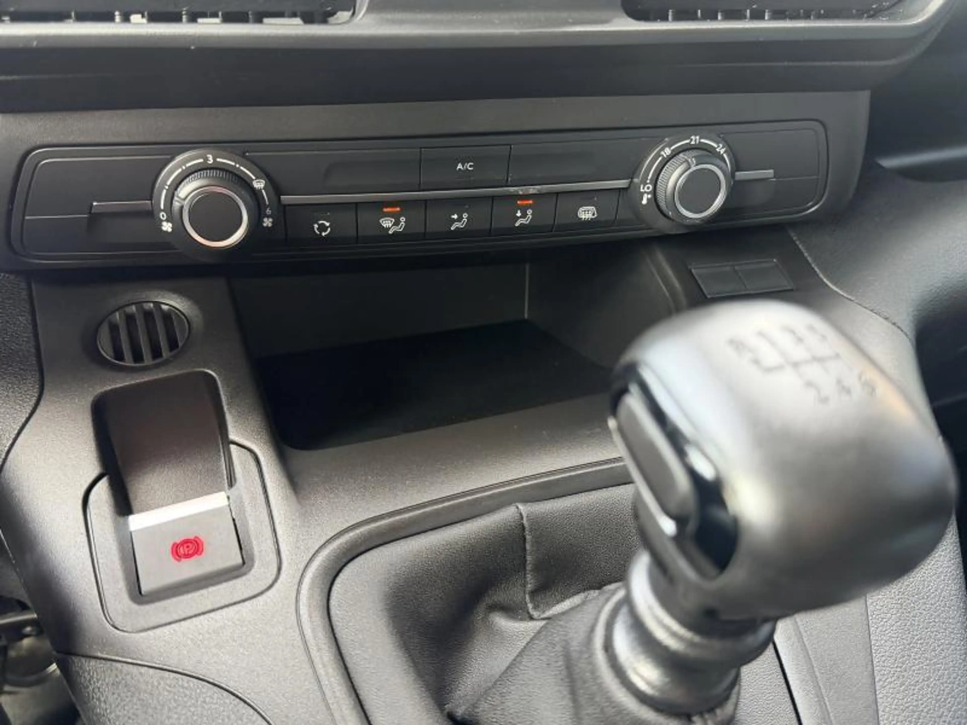 Citroen Berlingo VAN - M - 100CH - Plancher bois — photo 9