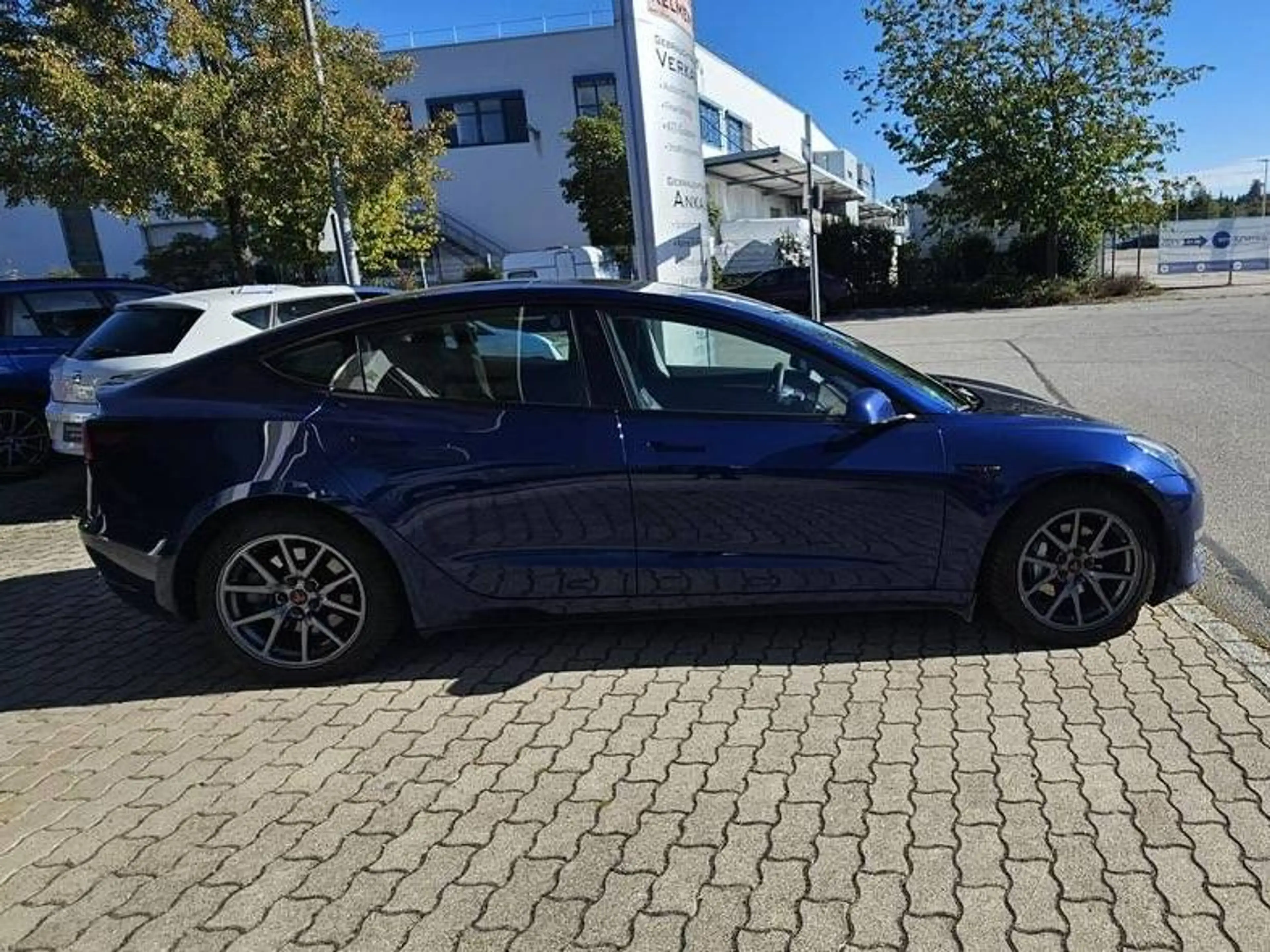 Tesla Model 3 Model 3 Long Range Dual Motor — photo 6