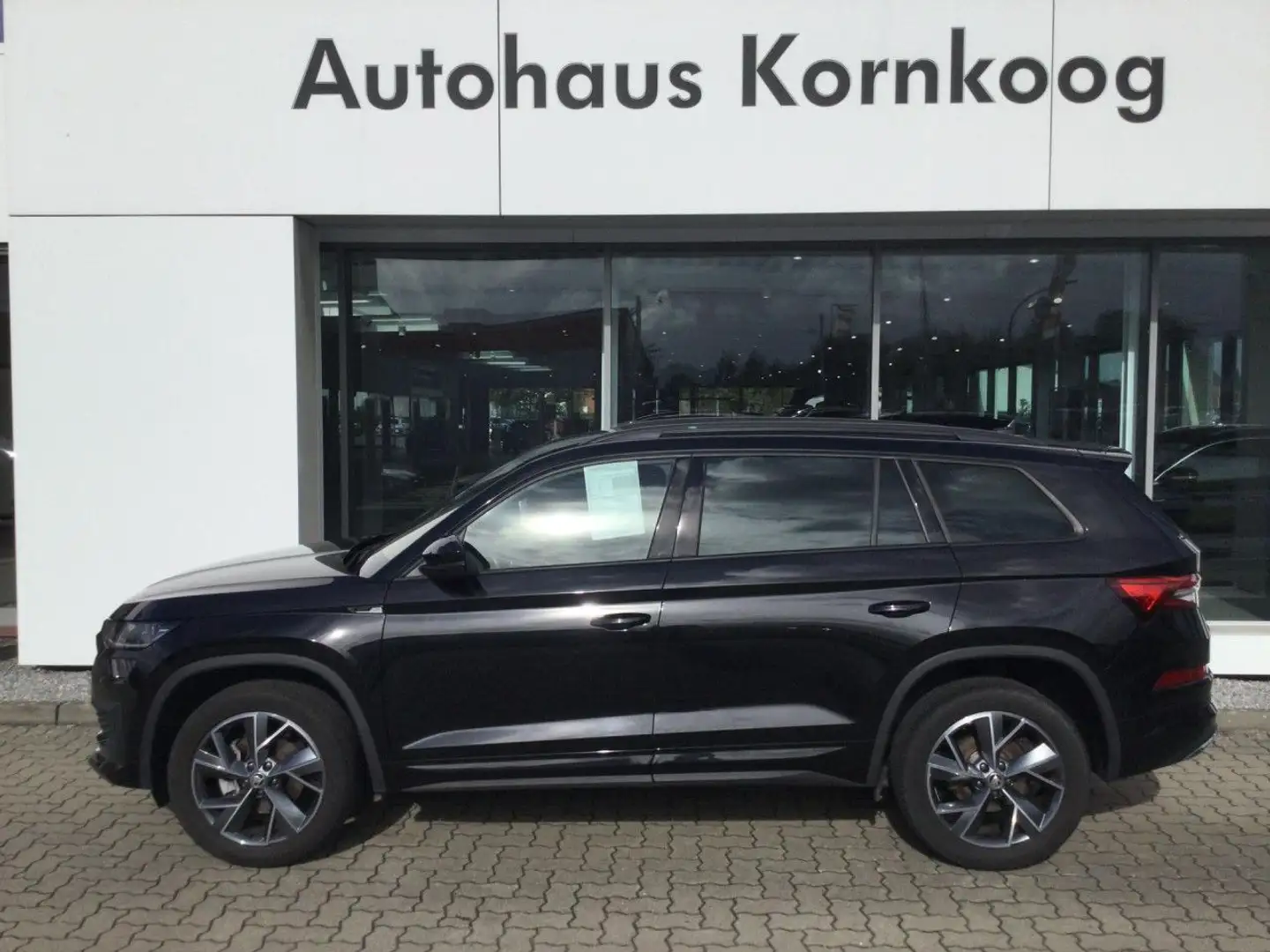 Skoda Kodiaq 2.0 TDI DSG 4x4 Sportline Travel AHK Navi Zwart - 1