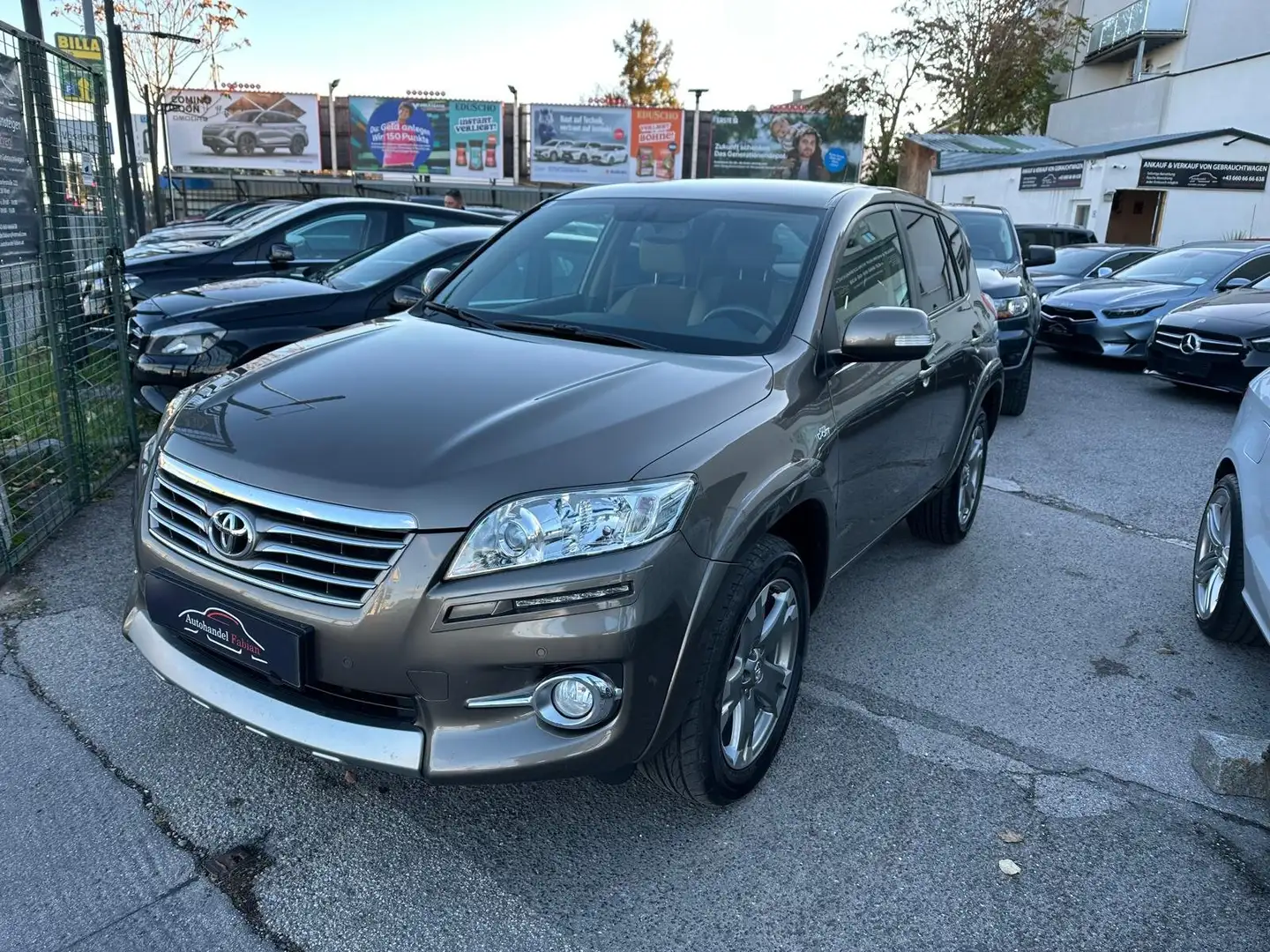 Toyota RAV 4 2,2 Elegance 177PS Allrad PICKERL Topzustand Brun - 2