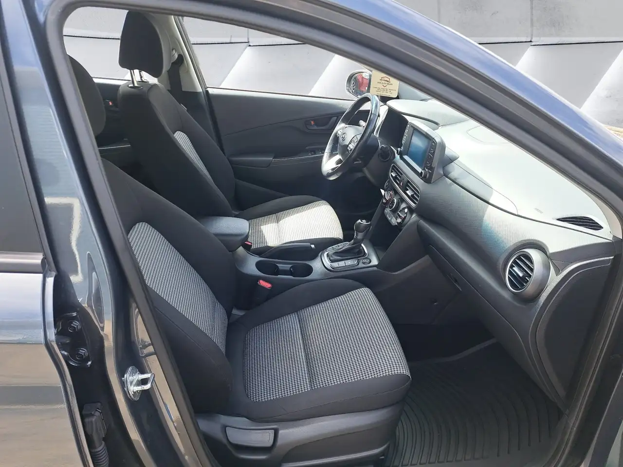 Hyundai KONA снимка Hyundai KONA