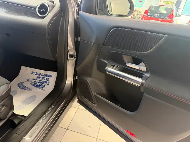 Mercedes-Benz Gla view 23