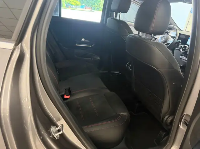 Mercedes-Benz Gla view 28