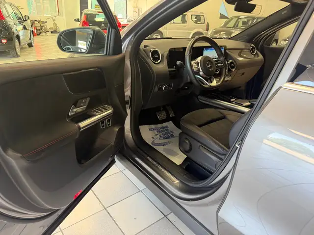 Mercedes-Benz Gla view 25
