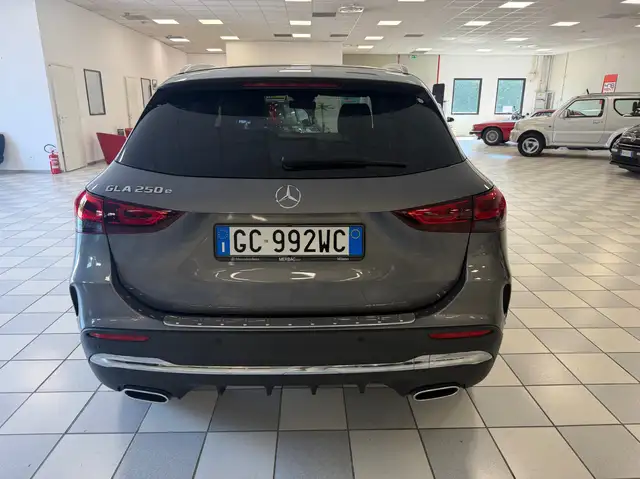 Mercedes-Benz Gla view 3