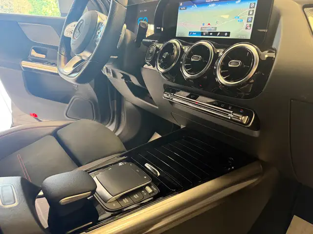 Mercedes-Benz Gla view 22