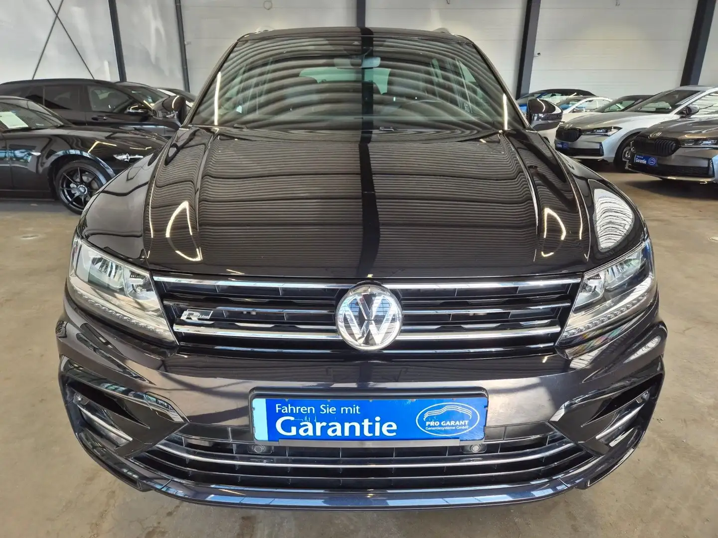 Volkswagen Tiguan TIGUAN 2.0 TSI R-LINE 4M LEDER NAV LED PANO AHK Schwarz - 2