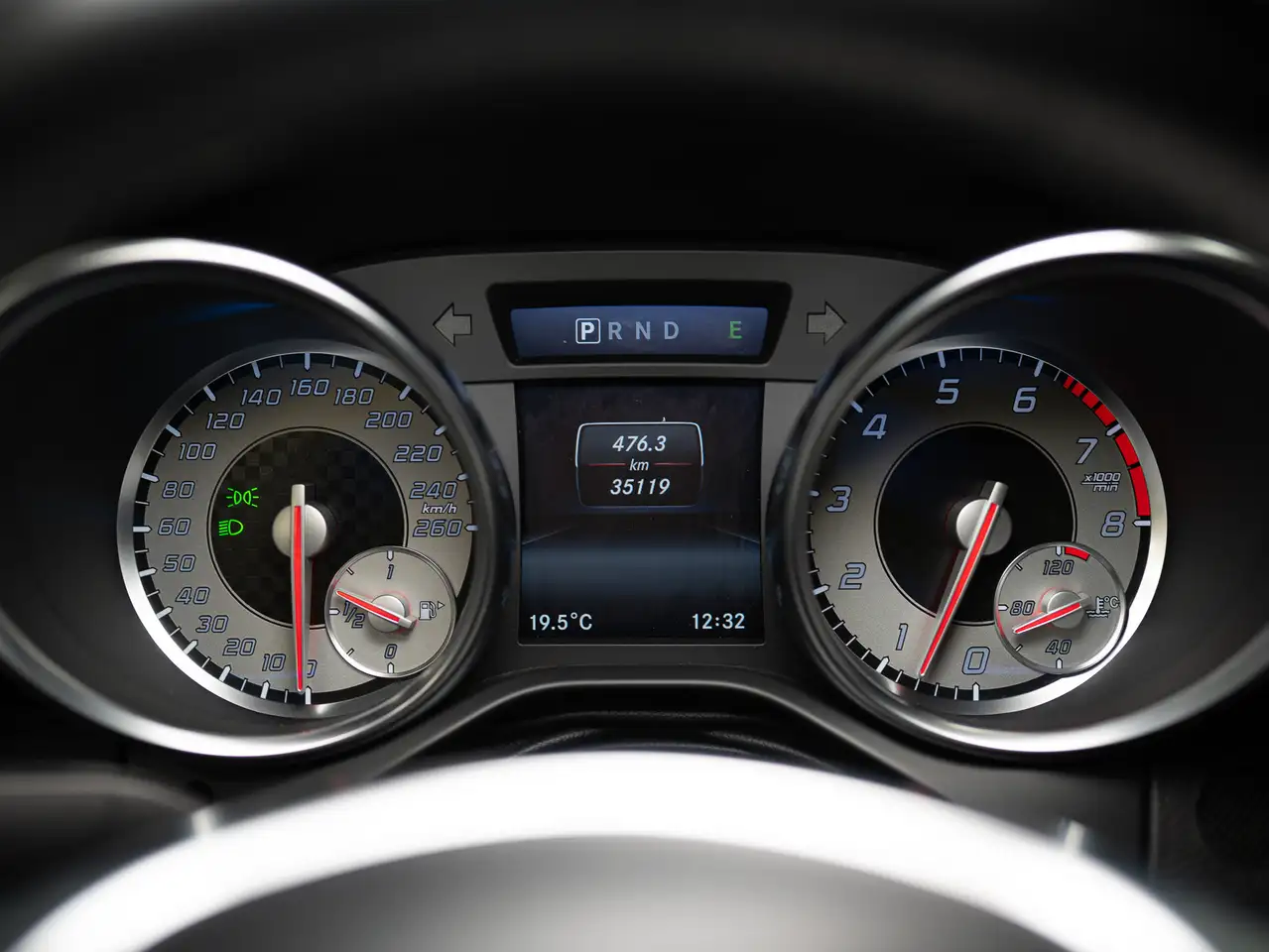 Mercedes-Benz SLK снимка Mercedes-Benz SLK