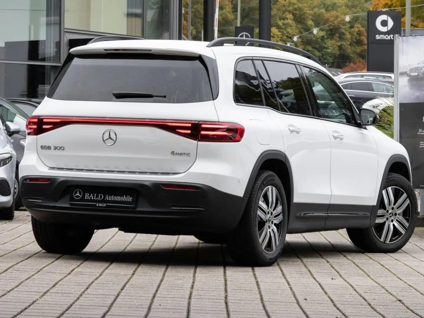 Mercedes-Benz EQB 300 4M Electr-Art/Pano/Night/LED/Cam/Ambi/18 Weiß - 2