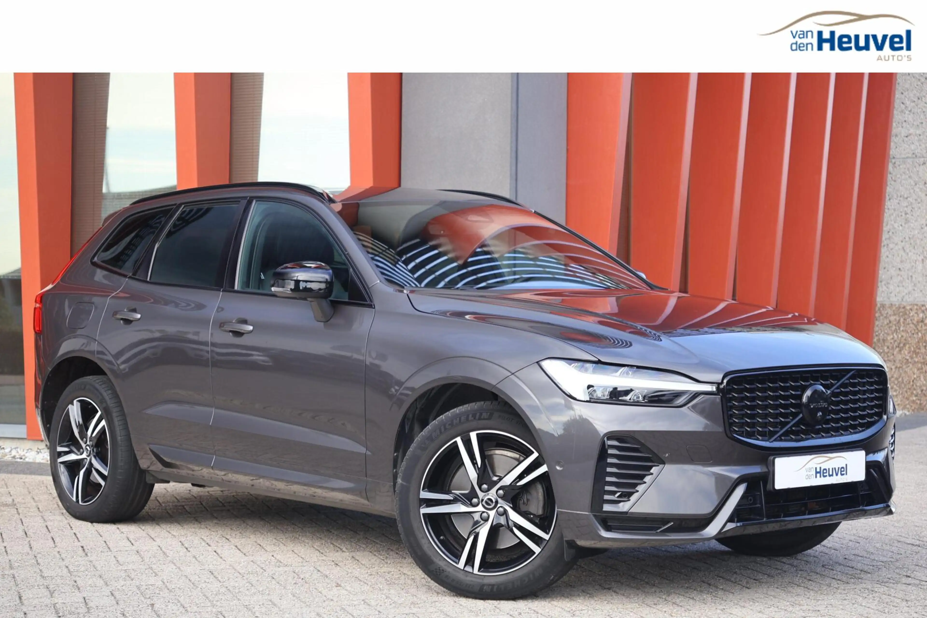 Volvo XC60 B5 R-Design | Stoelverwarming | Trekhaak | 360° Ca