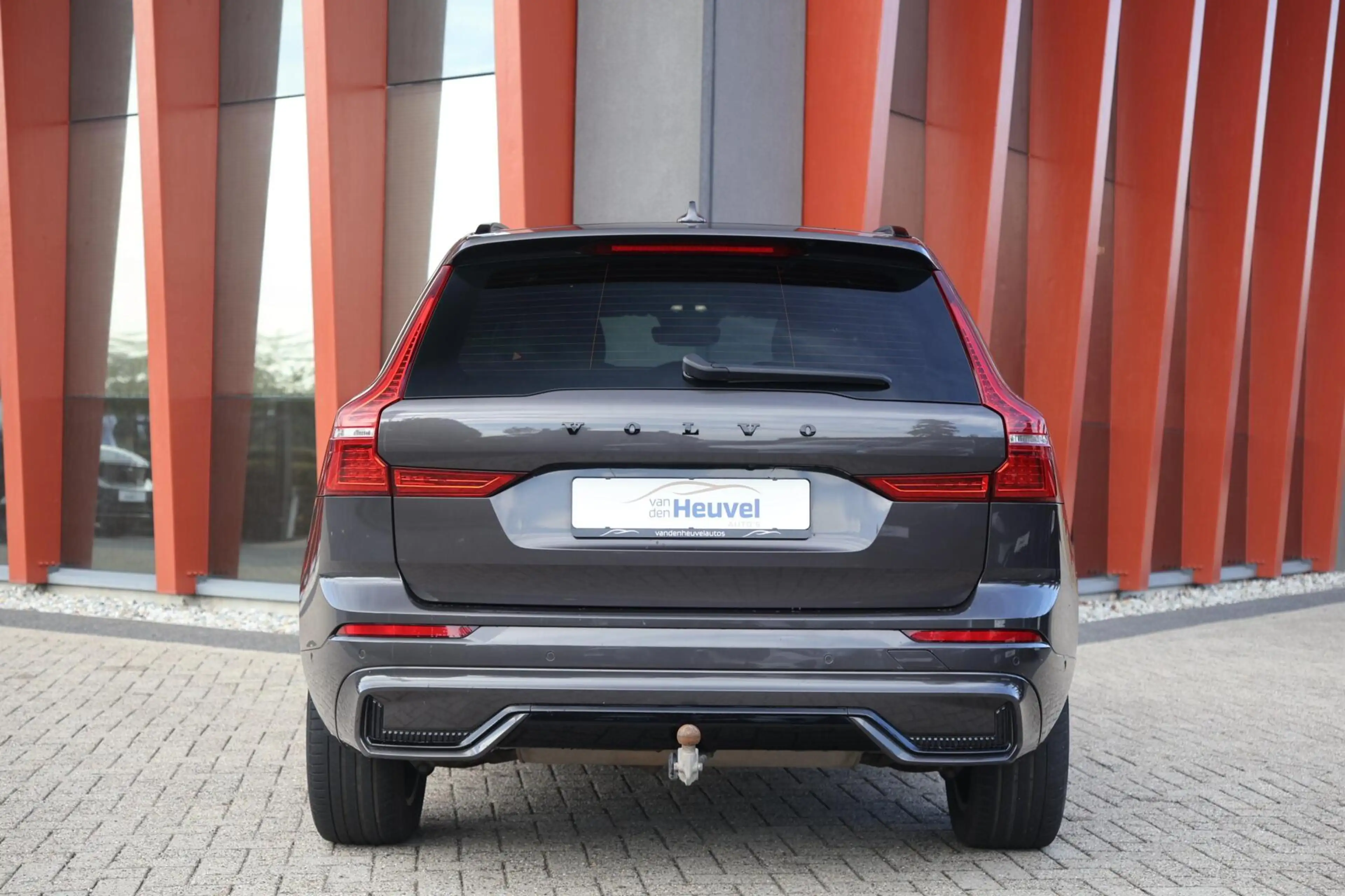 Volvo XC60 B5 R-Design | Stoelverwarming | Trekhaak | 360° Ca — photo 4
