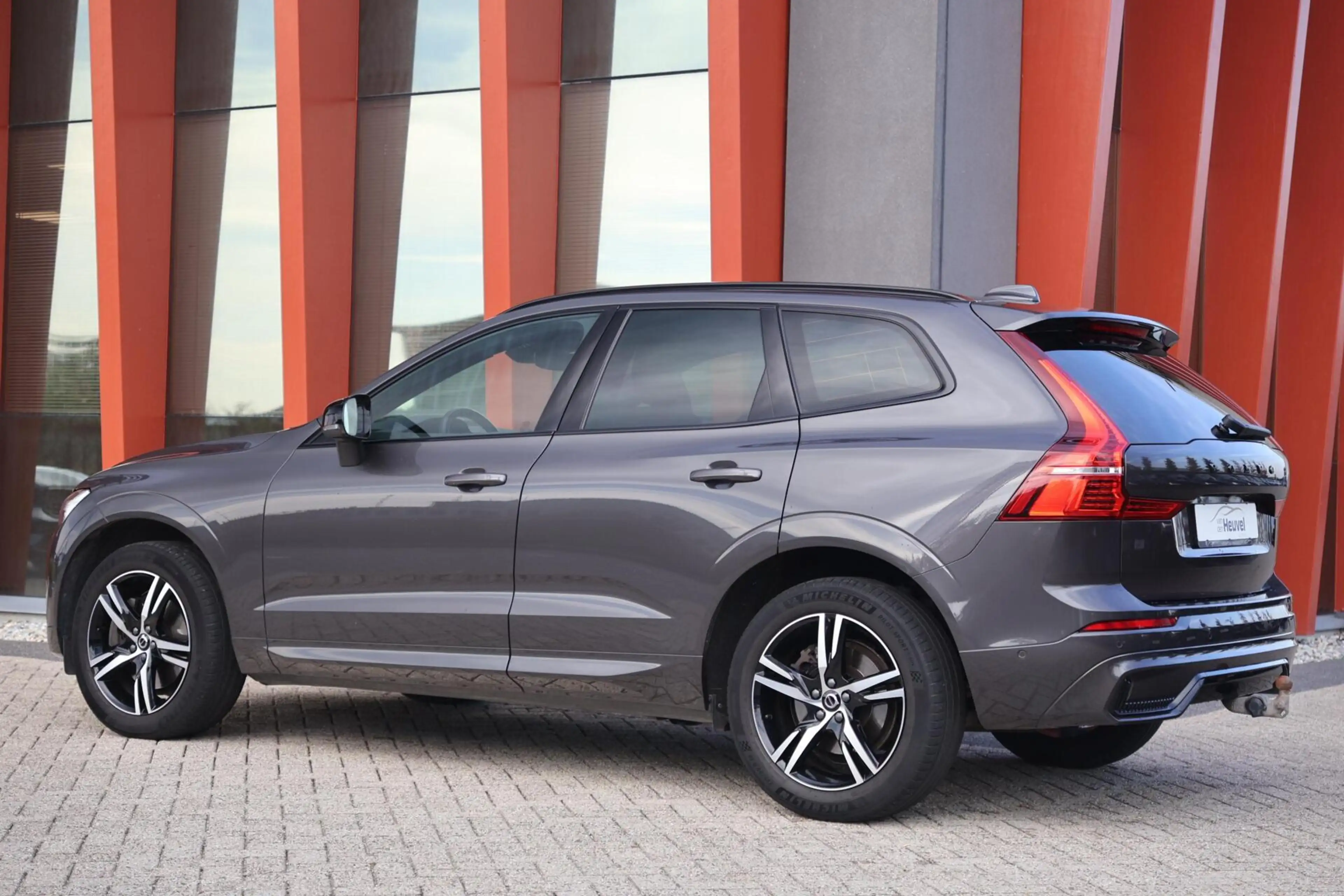Volvo XC60 B5 R-Design | Stoelverwarming | Trekhaak | 360° Ca — photo 3