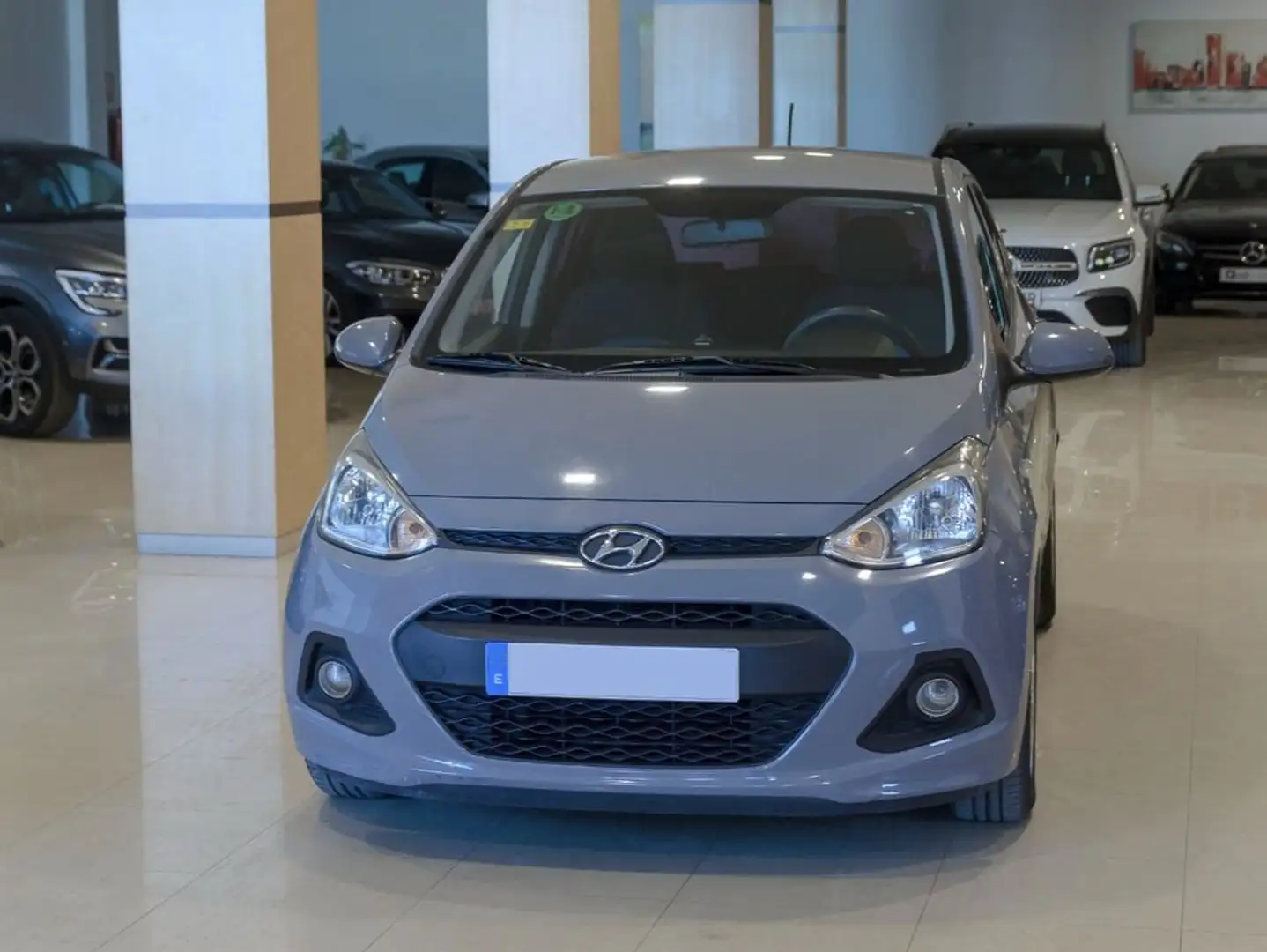 Hyundai i10 1.0 Essence Gris - 2