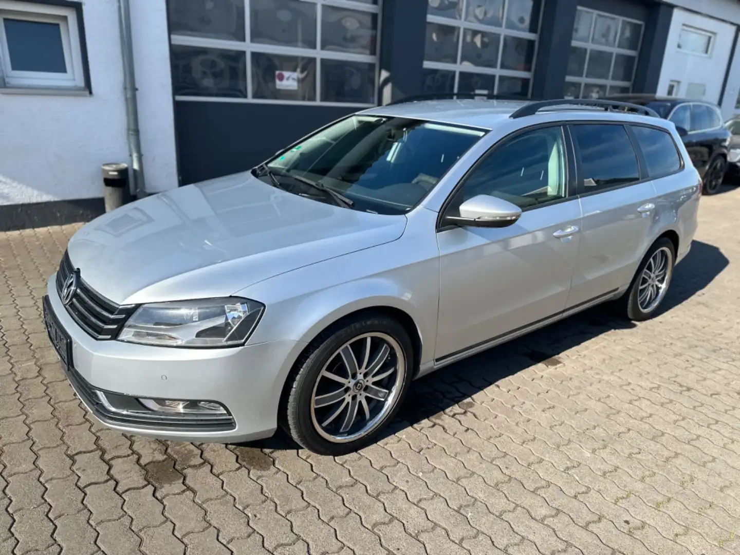 Volkswagen Passat Variant 2.0 TDI DSG Klima NAVI AHK Plateado - 2