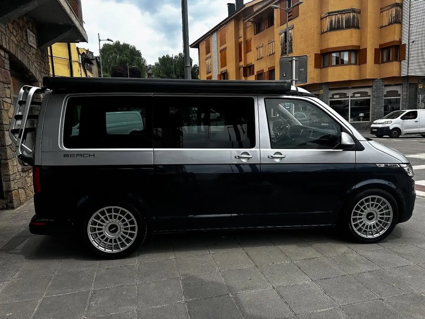 Volkswagen T5 California 2.0TDI BMT Beach 4M DSG 150kW Azul - 2