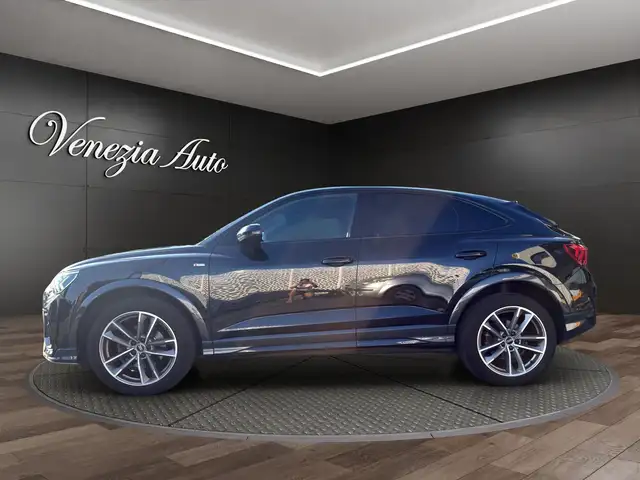 Audi Q3 view 3