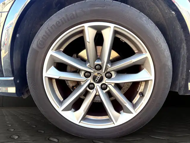 Audi Q3 view 6