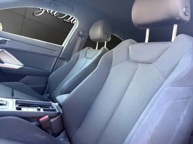 Audi Q3 view 7