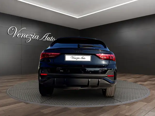 Audi Q3 view 5