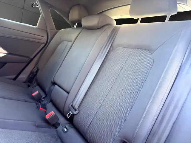 Audi Q3 view 9