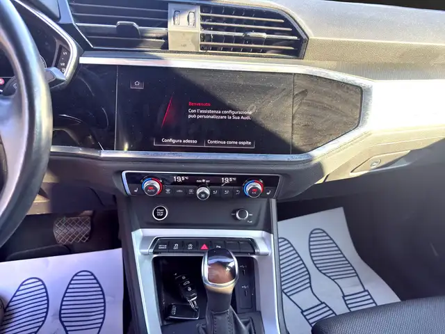 Audi Q3 view 13