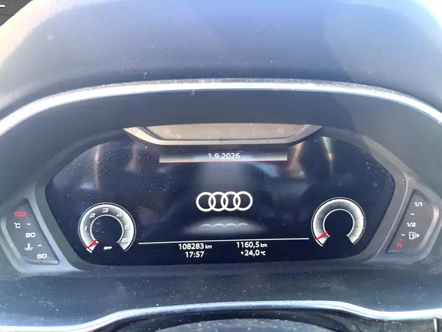 Audi Q3 view 10