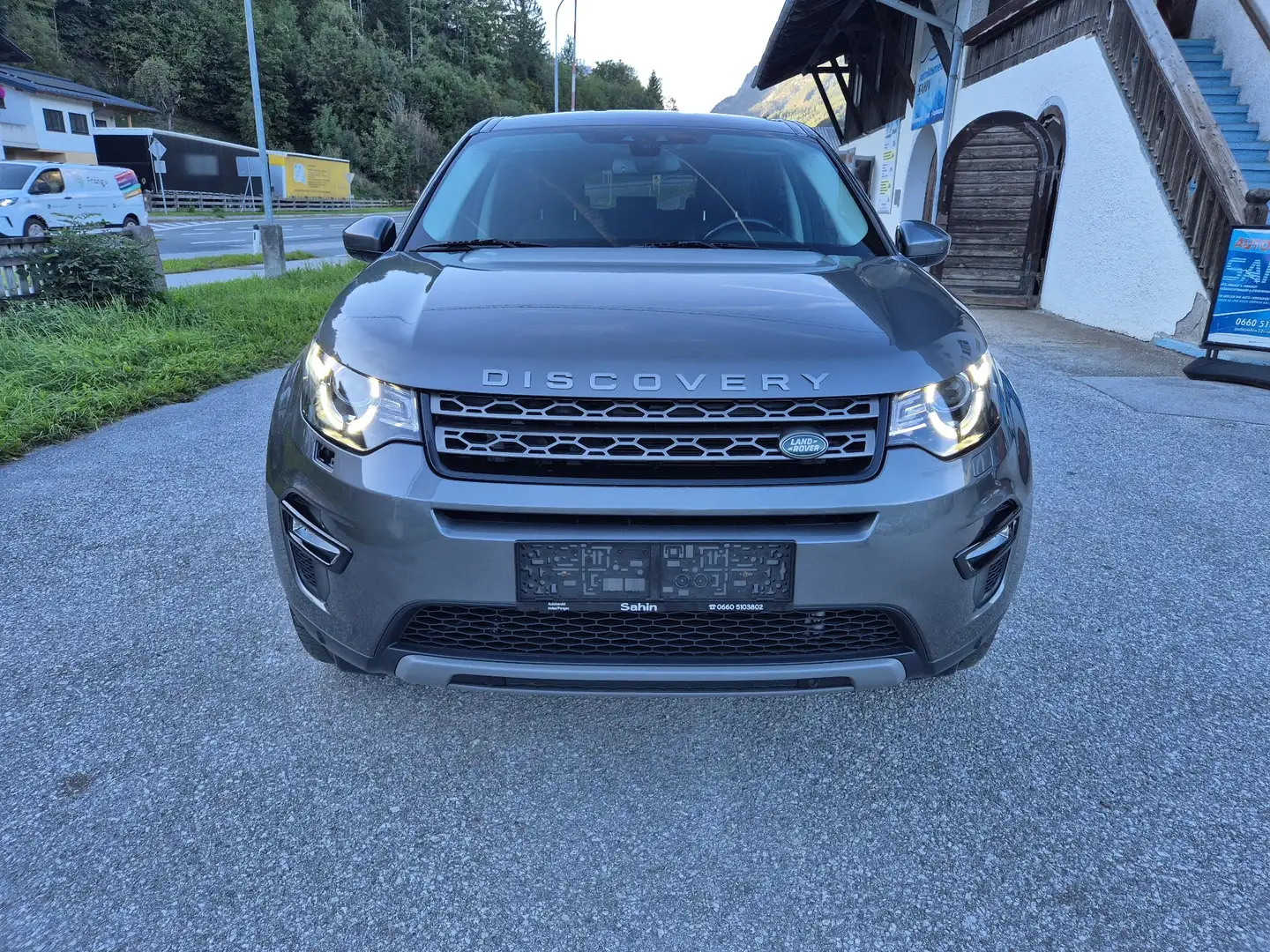 Land Rover Discovery Sport SE AWD Grau - 2