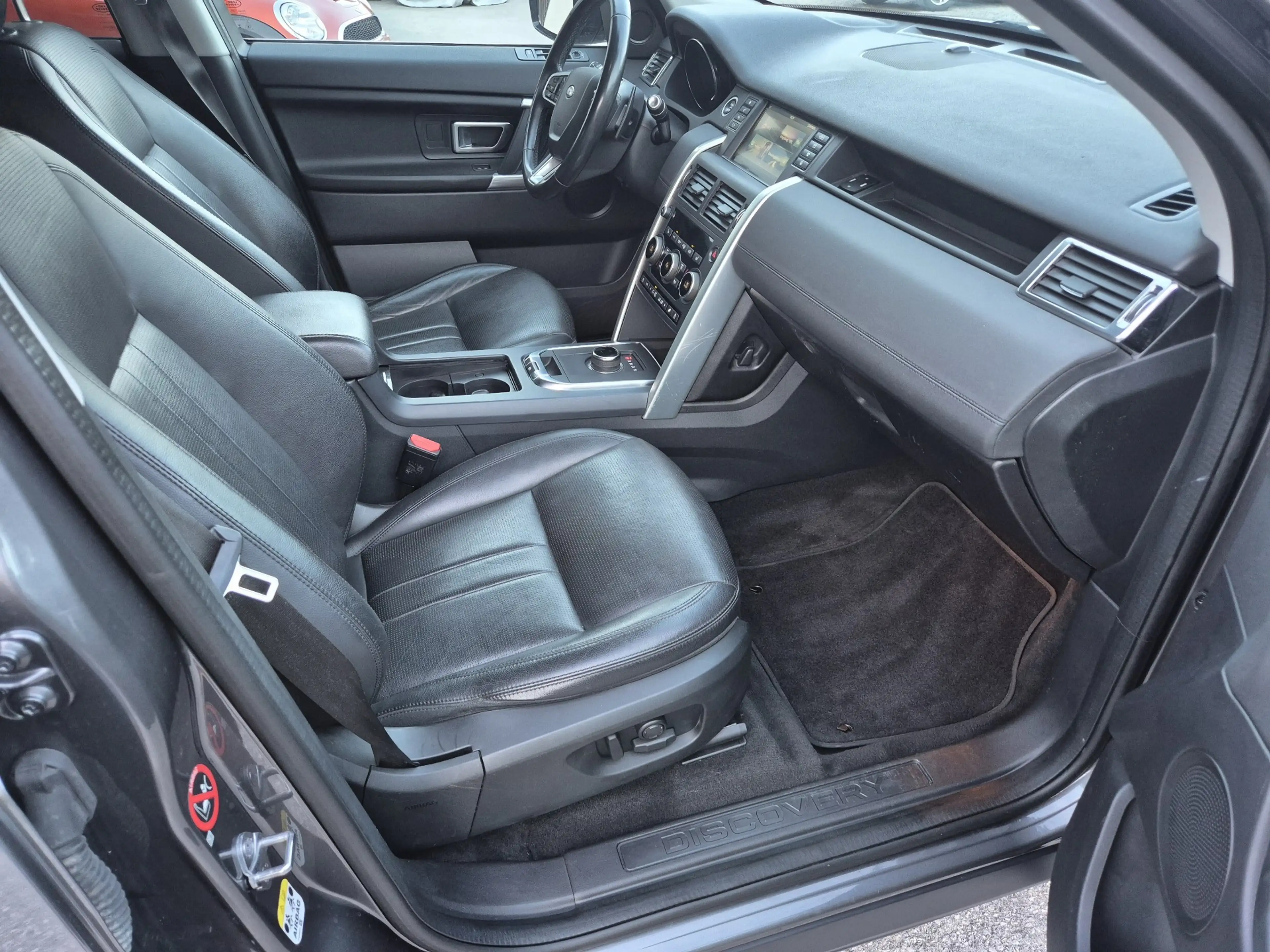Land Rover Discovery Sport SE AWD — photo 7