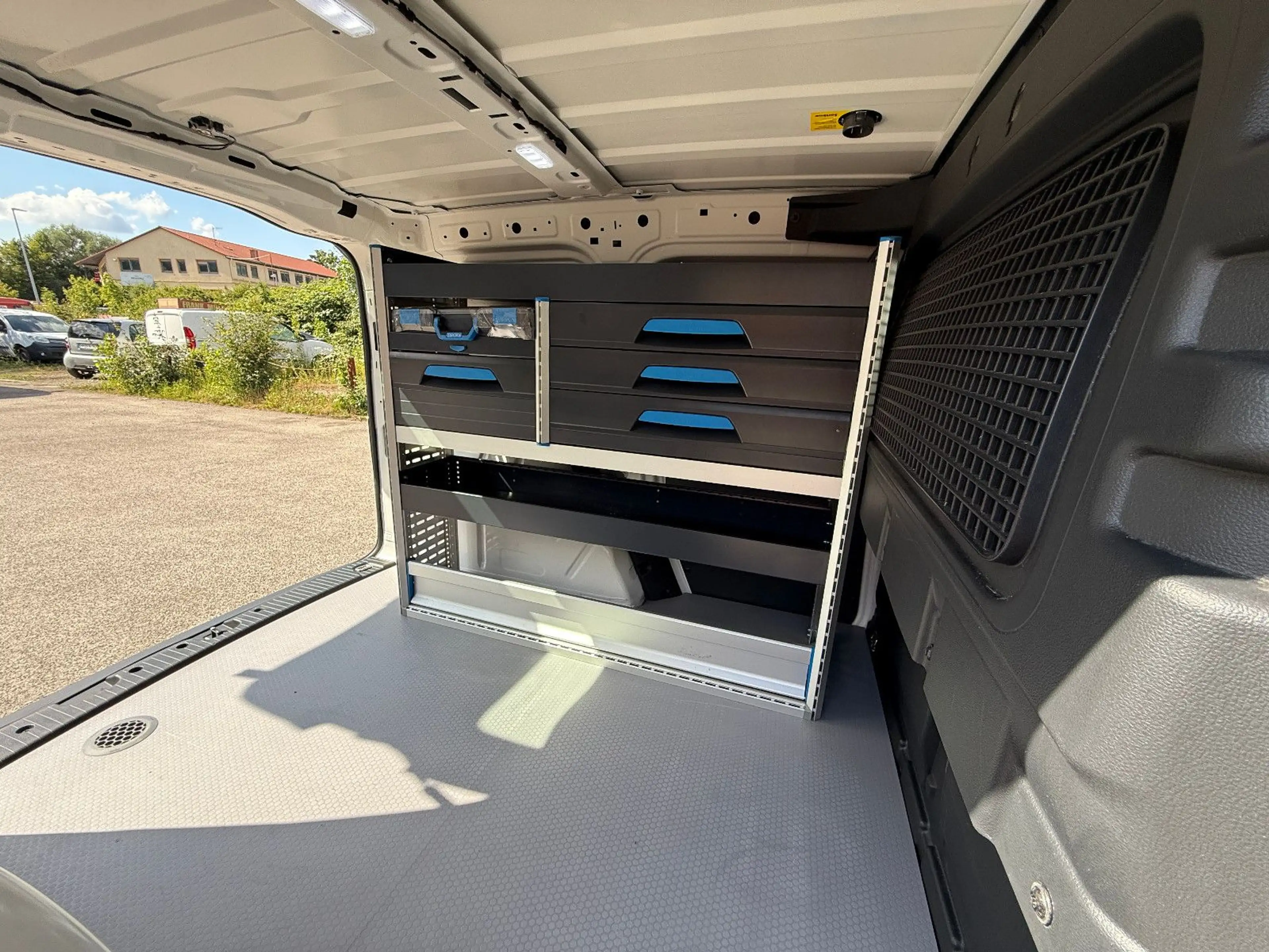 Volkswagen Caddy Cargo + 1. Hand + Sortimo + Navi + — photo 4
