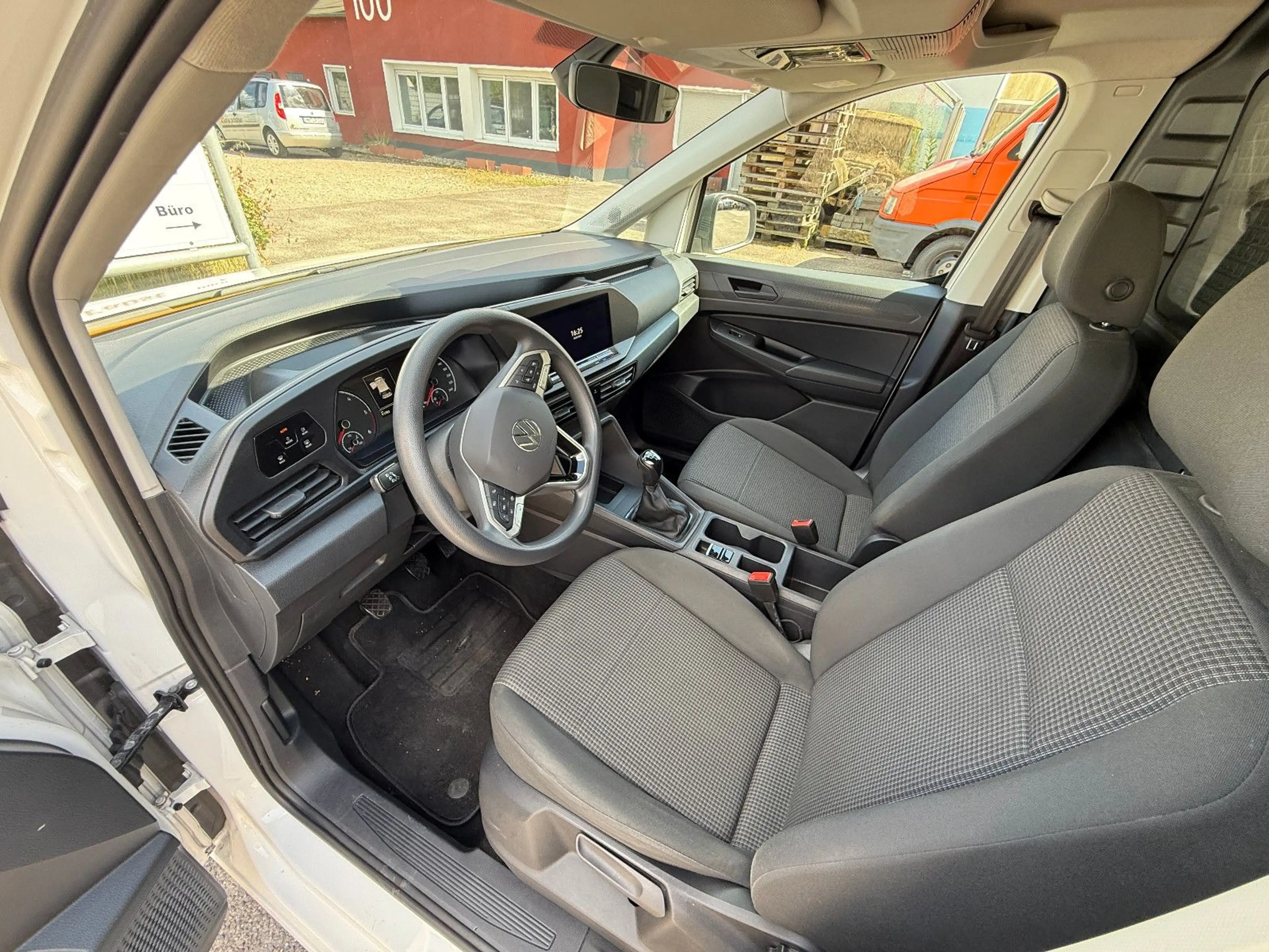 Volkswagen Caddy Cargo + 1. Hand + Sortimo + Navi + — photo 6